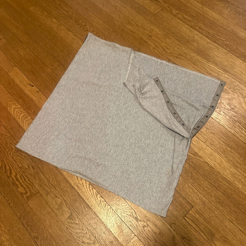Lululemon Vinyasa Grey Stripe Button Snap Scarf